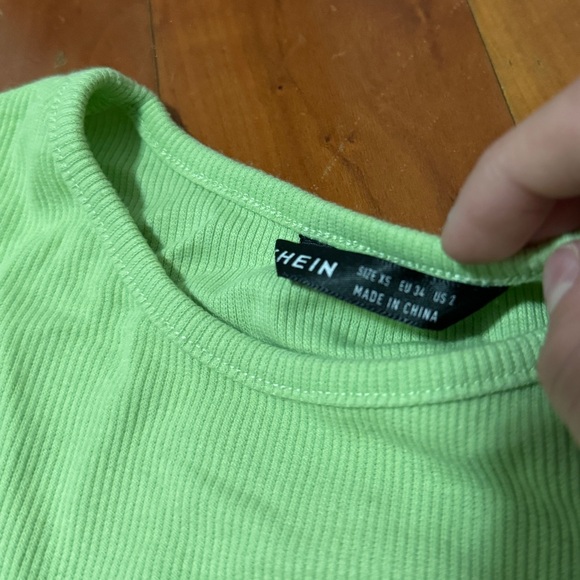 XS green Shein cropped tee - Picture 2 of 2
